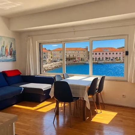Apartment Port *