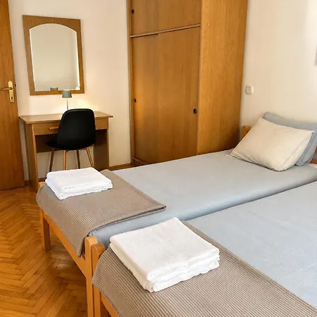 Port Apartment *